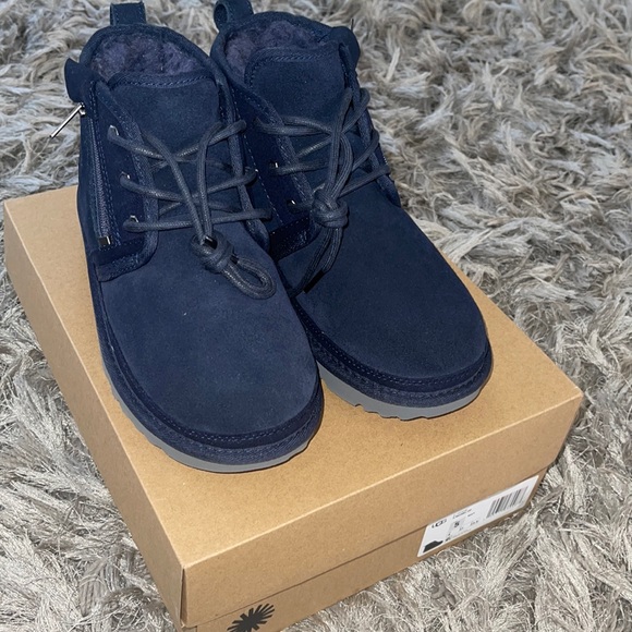 Big kids Ugg boots, size